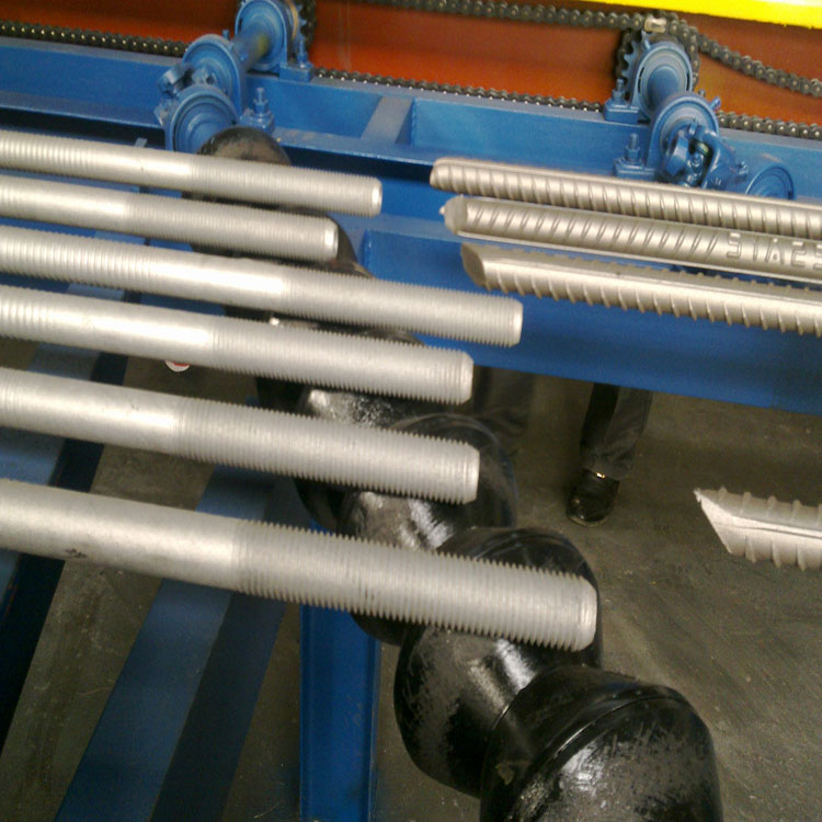 Máquina de granallado de barras y tubos de acero